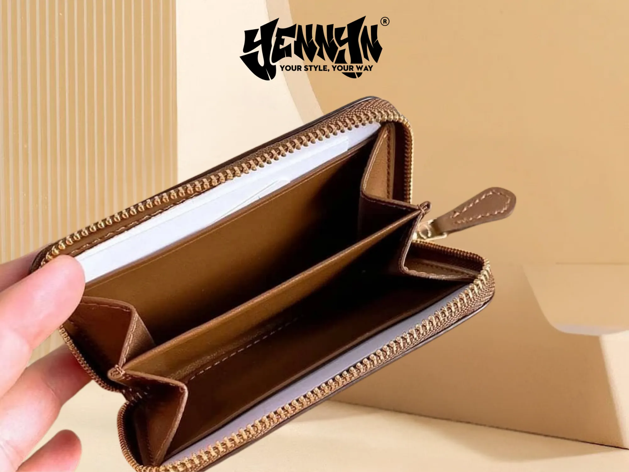 Khi ví da nữ cao cấp kết hợp hoàn hảo với màu sắc và trang phục